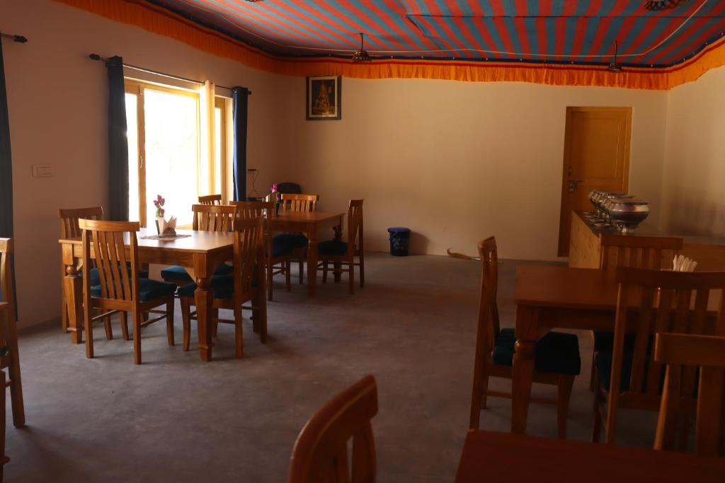 Posezení v ubytování Ldazes Camp