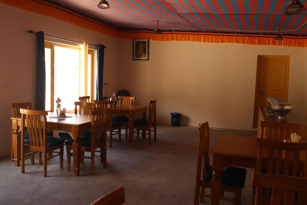 Posezení v ubytování Ldazes Camp