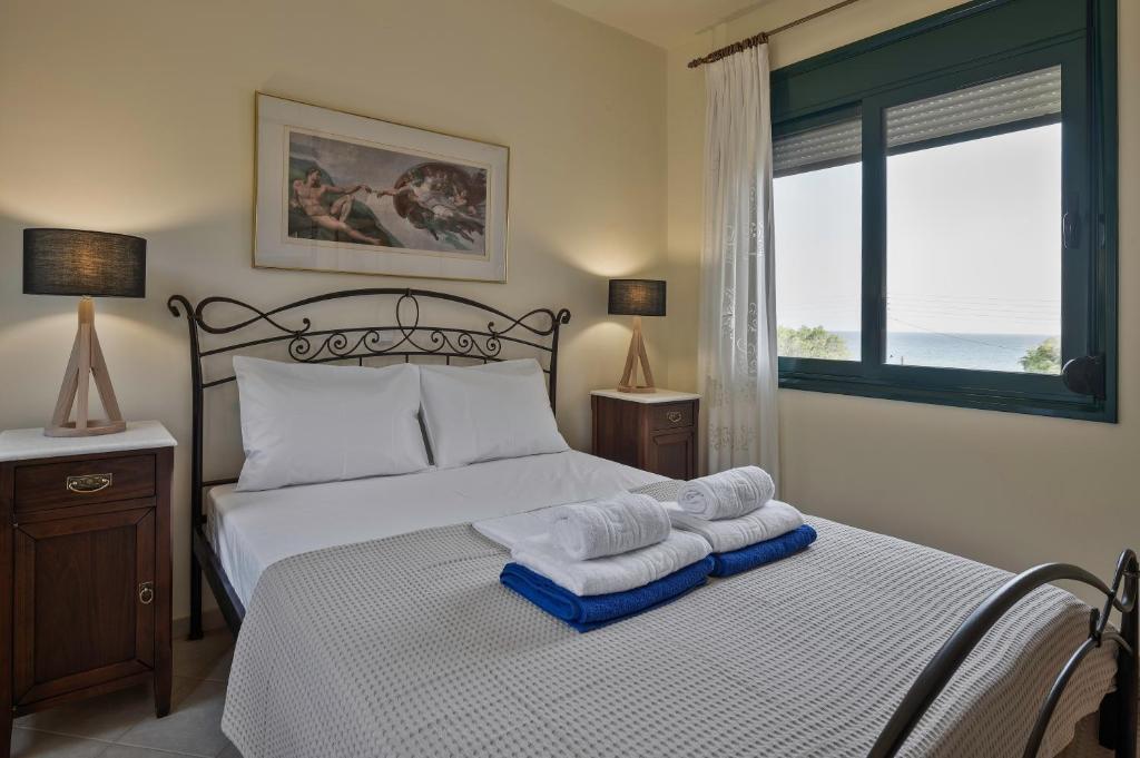 A bed or beds in a room at Marisia Apartment