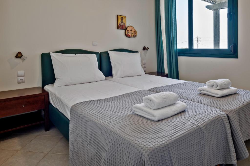 A bed or beds in a room at Marisia Apartment