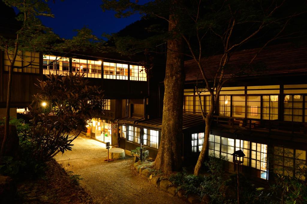 Budova, kde se ryokan nachází