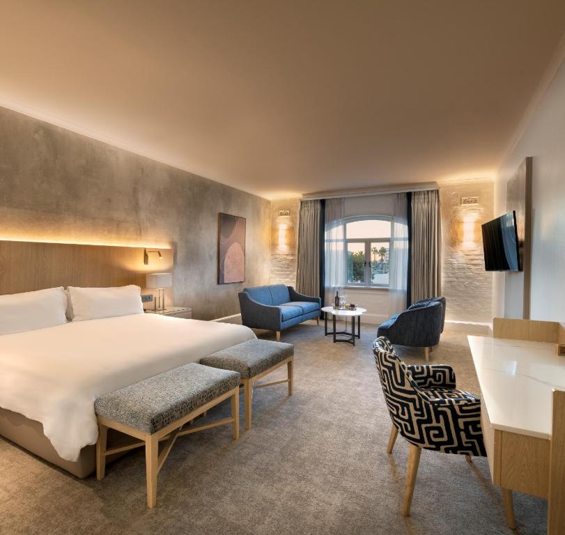 Cama ou camas em um quarto em Victoria & Alfred Hotel by NEWMARK