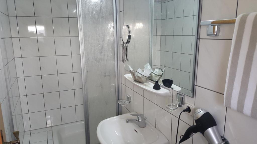 Koupelna v ubytování Hotel Residenz Stockstadt