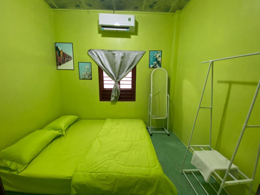 Giường trong phòng chung tại Homestay Cù Lao Thu - Đảo Phú Quý