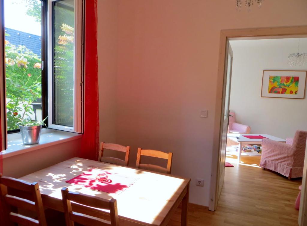 Postel nebo postele na pokoji v ubytování Gästehaus Elfriede