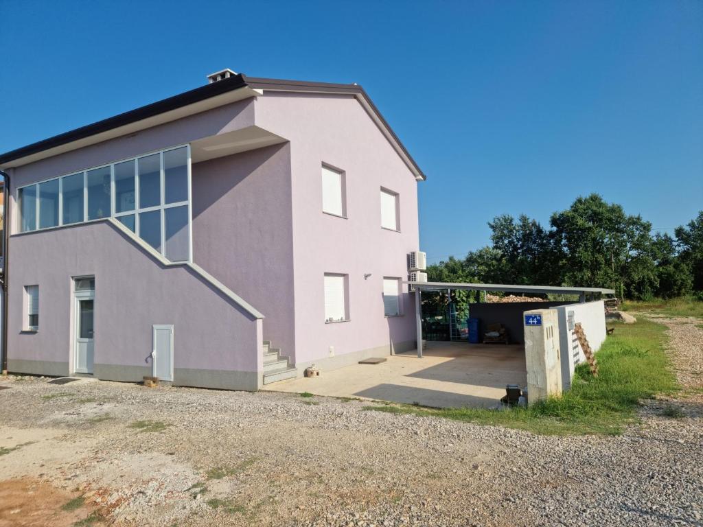 Budova, kde se apartmán nachází