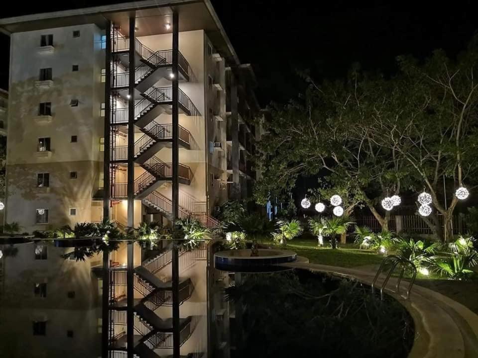 Zahrada ubytování Amaia Steps Nuvali fully furnished unit with swimming pool view near Carmelray Pitland