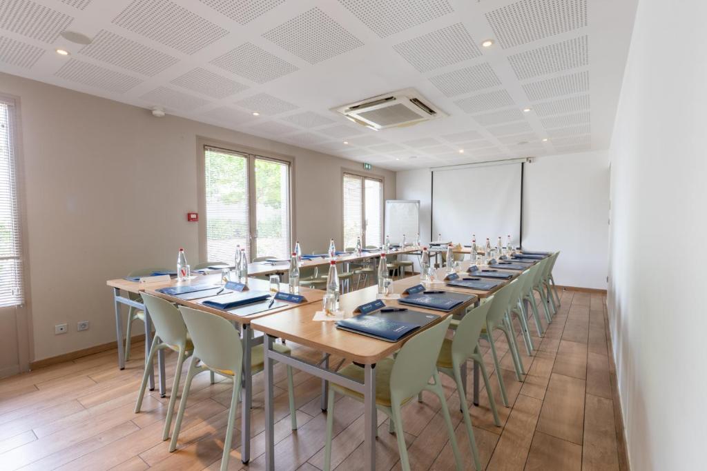 Campanile Reims Sud Bezannes - Resim 13