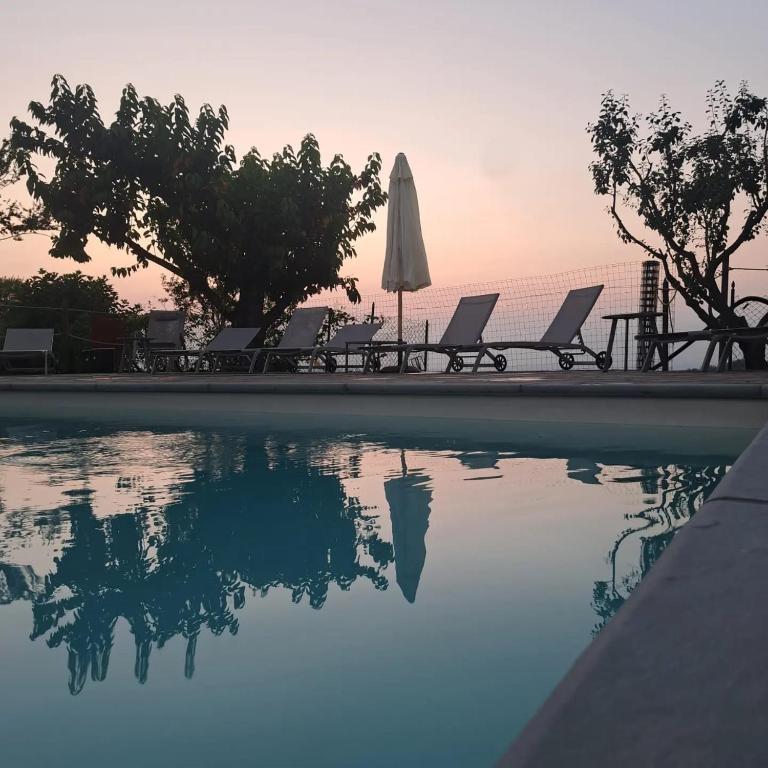 Basen w obiekcie LA CASA DI TALIN lub w pobliżu