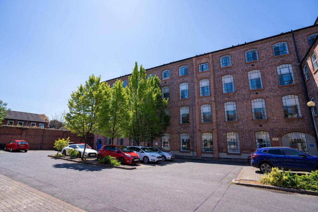 Ensuite Bedrooms with Shared Kitchen and Apartments at Simpsons Hall in