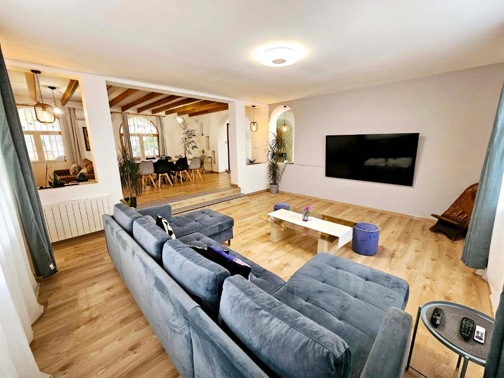 TV a/nebo společenská místnost v ubytování CHALET ALICANTE Sol y Luz