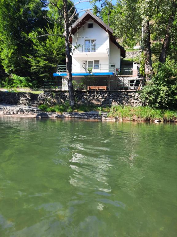 Vikendica krivaja Ribnica-Odmor na Krivaji - Maison D'une Chambre