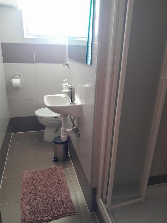 Koupelna v ubytování Apartmants Matić