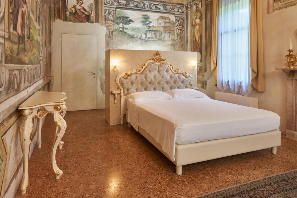 Postel nebo postele na pokoji v ubytování Villa Martin Hotel