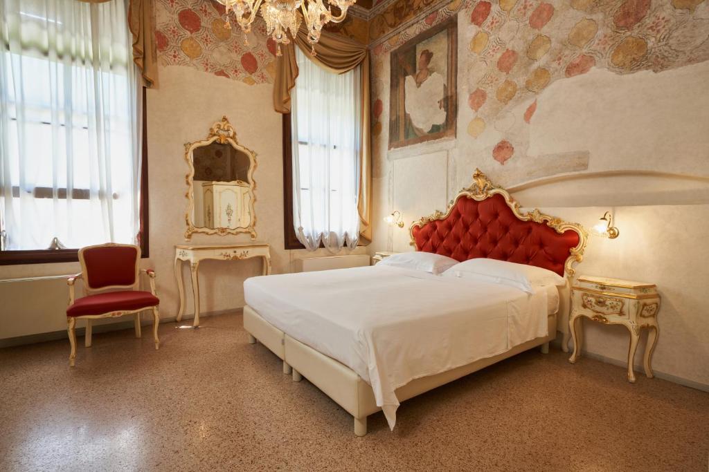 Postel nebo postele na pokoji v ubytování Villa Martin Hotel