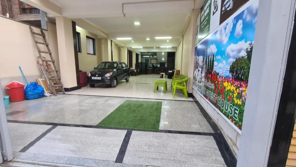 Fitness centrum a/nebo fitness zařízení v ubytování Royal Pamposh