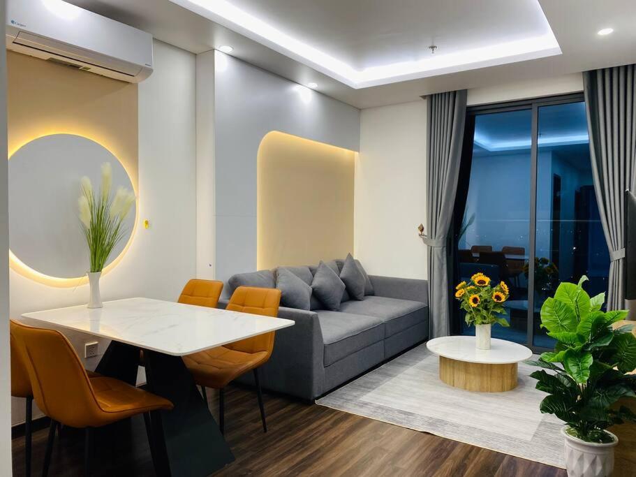 a living room with a couch and a table at Căn Hộ Cao Cấp 2 Ngủ Grand Tower in Hai Phong
