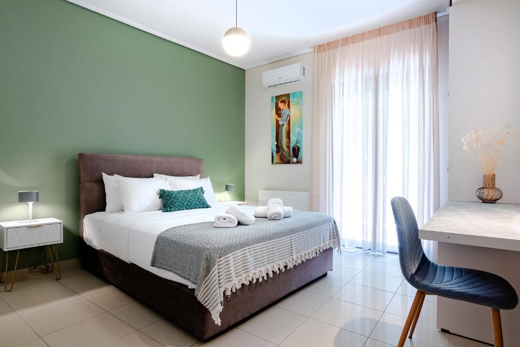 Postel nebo postele na pokoji v ubytování Agapi's Luxury Apartment