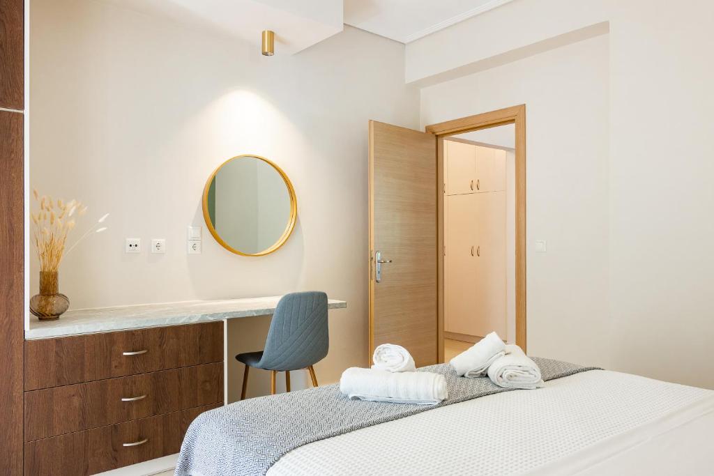 Postel nebo postele na pokoji v ubytování Agapi's Luxury Apartment