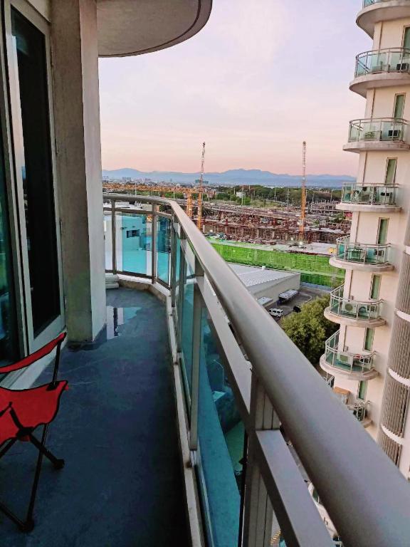 Balkón nebo terasa v ubytování Azure Urban Resort with WIFI and Netflix