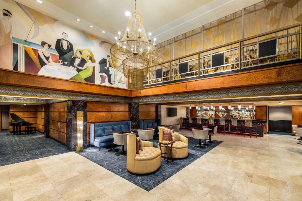 a lobby of a hotel with couches and chairs at Inn at Great Neck in Great Neck