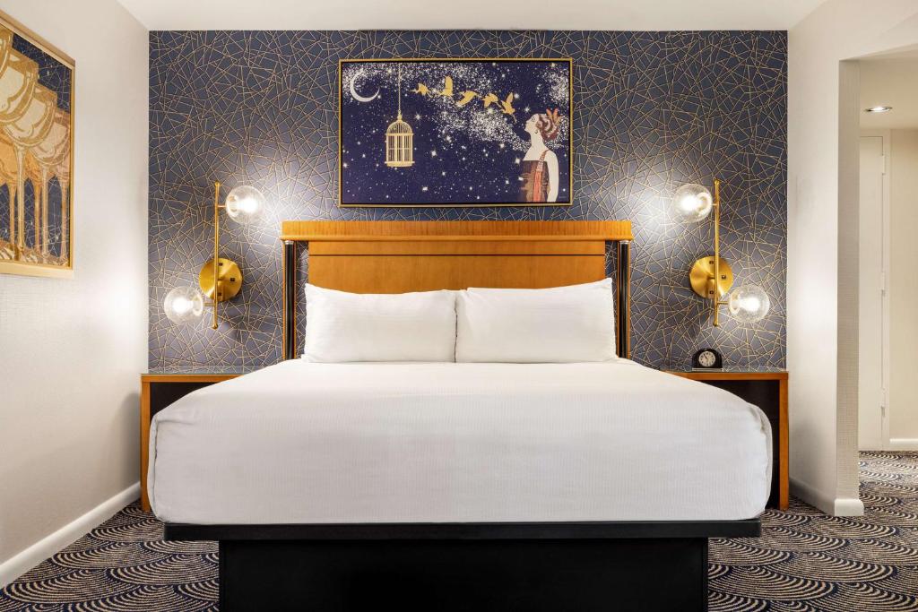 Inn at Great Neck - King Suite