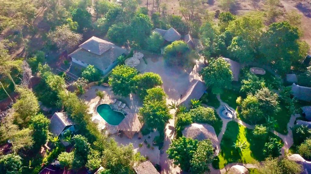 een uitzicht over een huis in een bos bij The Jungle Pearl Resort in Mto wa Mbu