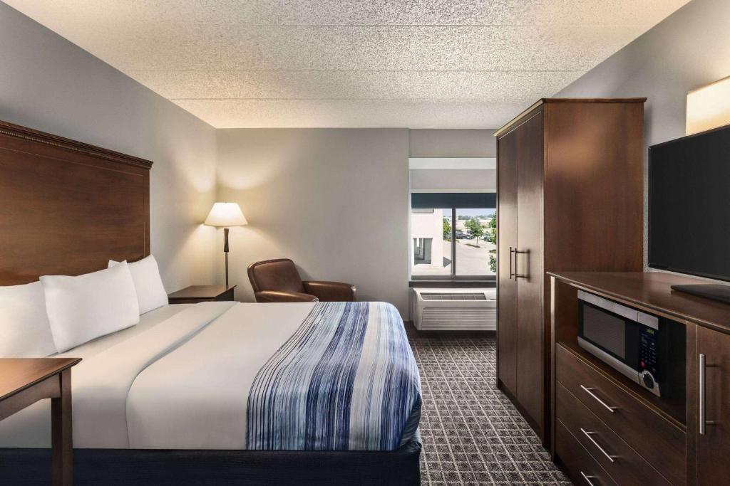 AmericInn by Wyndham Madison West photo