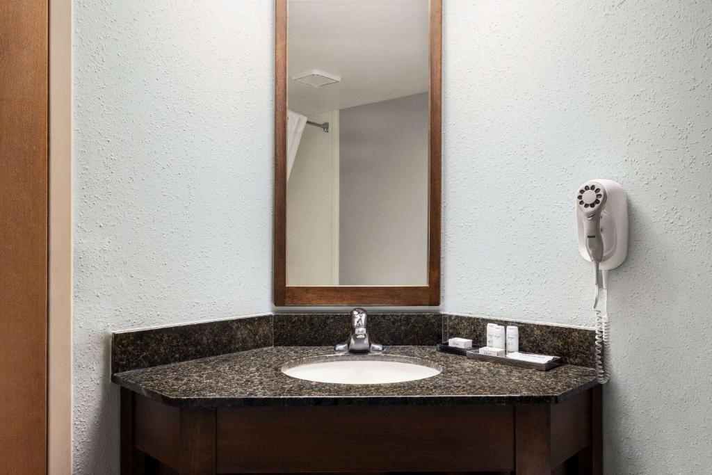 AmericInn by Wyndham Madison West photo