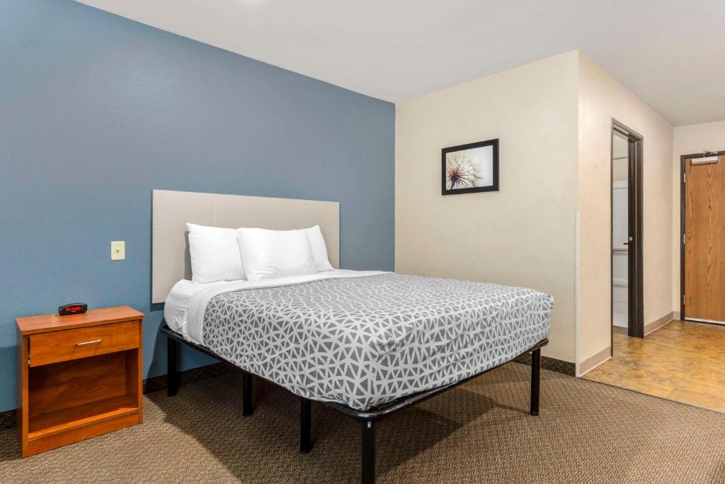 WoodSpring Suites Raleigh Garner - Double Room - Disability Access/Smoking