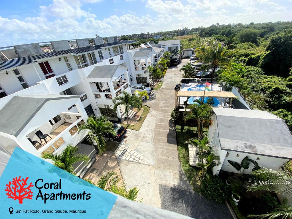 Pemandangan kolam renang di Coral Apartment ( 5 bedroom apartment) atau di dekatnya