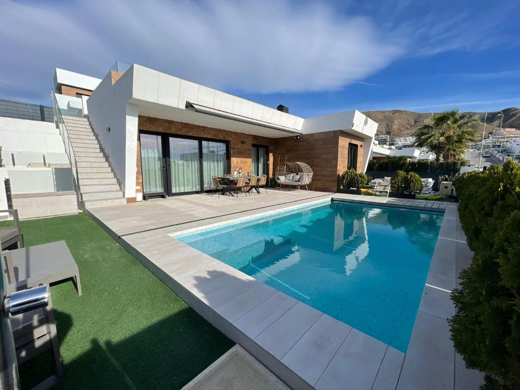 Booking.com: Villa Brasil with heated pool and home cinema ...