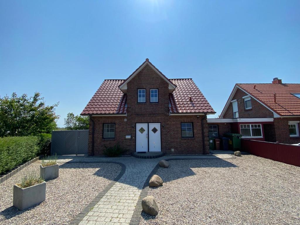 Το κτήριο όπου στεγάζεται  η παραθεριστική κατοικία