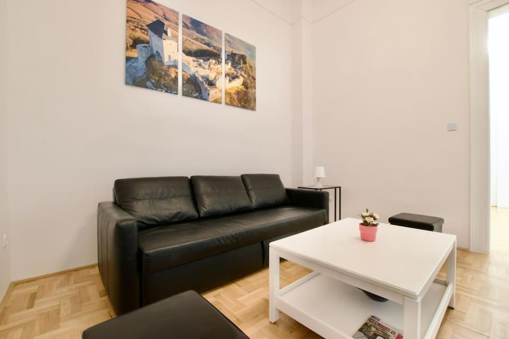 Posedenie v ubytovaní Standard Apartment by Hi5 - Múzeum 5