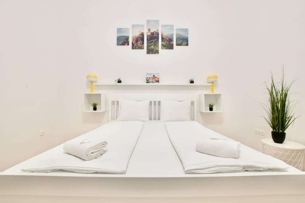 Posteľ alebo postele v izbe v ubytovaní Standard Apartment by Hi5 - Múzeum 5