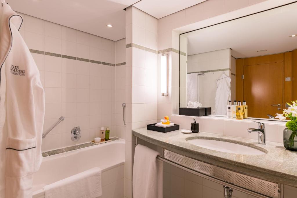 THE MADISON Hotel Hamburg - Resim 10