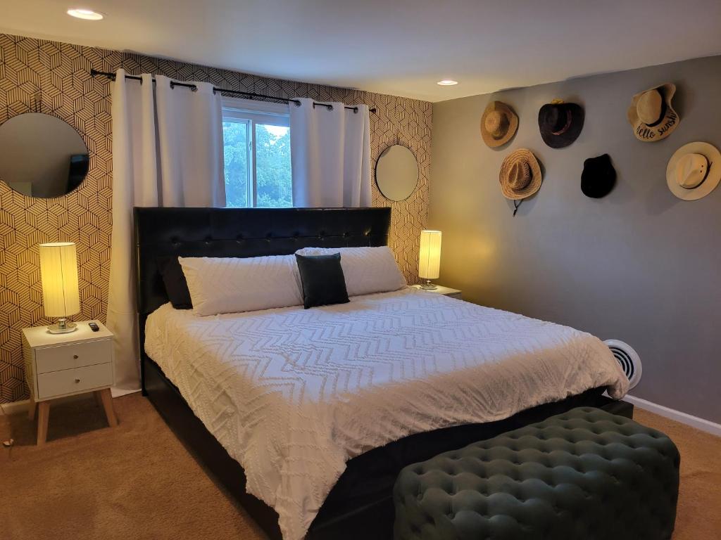 160inch Home Movie Theater- Great for movie night! - Maison De Trois Chambres