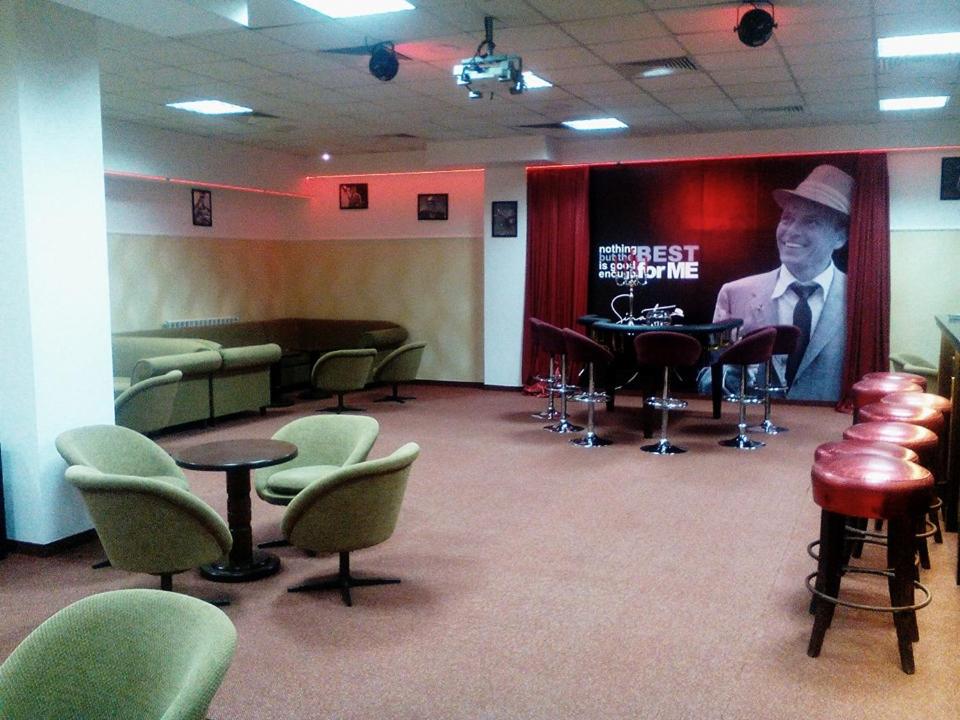 TV a/nebo společenská místnost v ubytování Everest Hotel