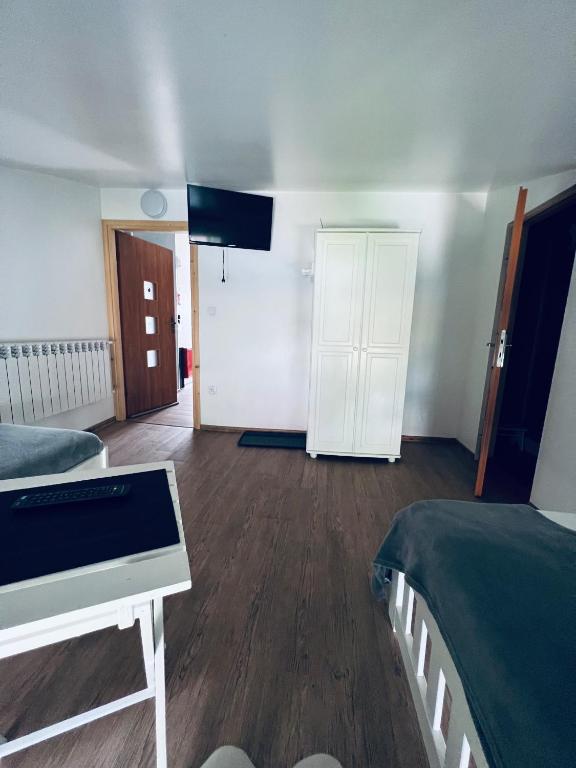 Noclegi Przystanek Bieszczady w Centrum - 4