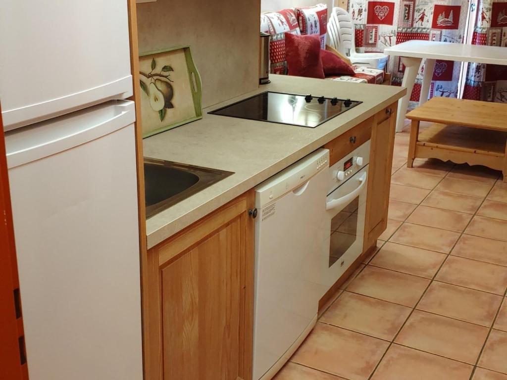 a kitchen with a sink and a counter top at Grand studio lumineux à Pra-Loup 1500, 6 pers - FR-1-165A-48 in Uvernet-Fours