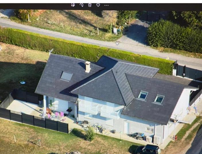an overhead view of a house with a roof at Maison campagne 8 personnes in Sainte-Hélène-du-Lac