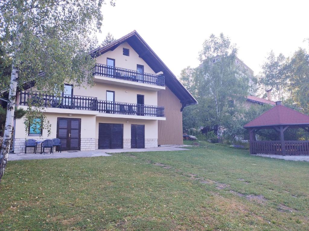 Budova, kde se apartmán nachází