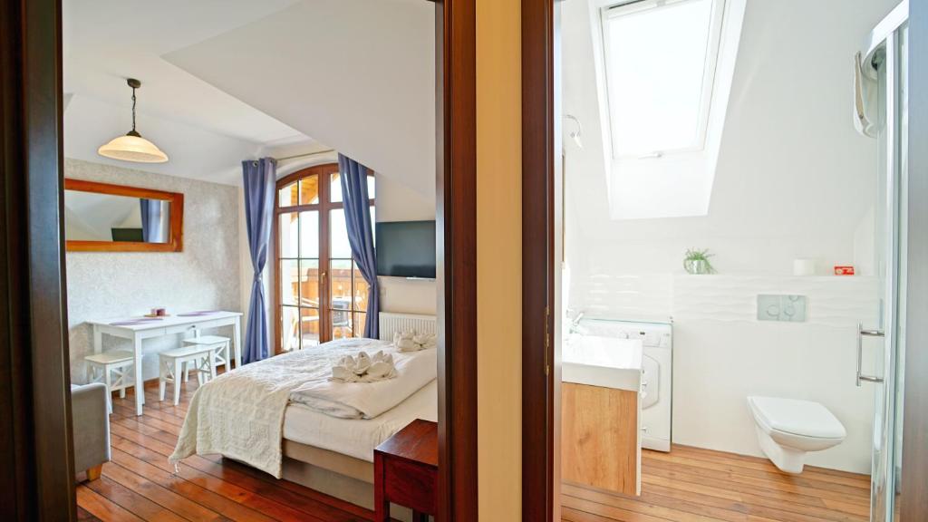 Kúpeľňa v ubytovaní Apartamenty EverySky - Obrońców Pokoju 1D