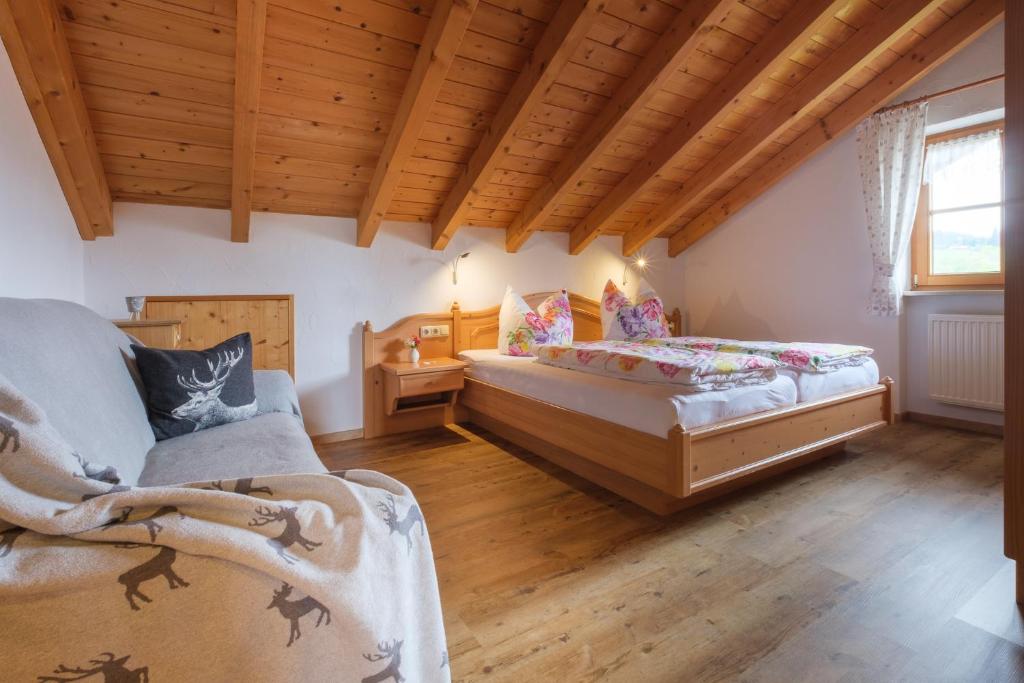 Postel nebo postele na pokoji v ubytování Gästehaus Mooswiese
