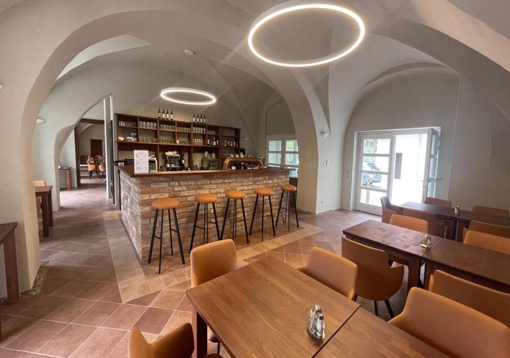 Lounge nebo bar v ubytování Zámek Castle Račice - Podzámčí Undercastle