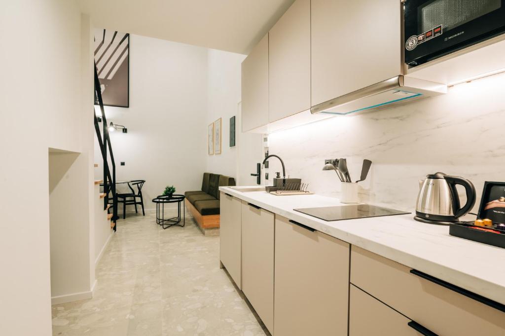Kuchyň nebo kuchyňský kout v ubytování Athesense Suites