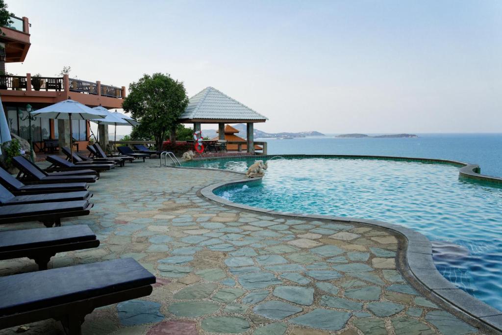 Bazén v ubytování Samui Bayview Resort & Spa - SHA Plus nebo v jeho okolí