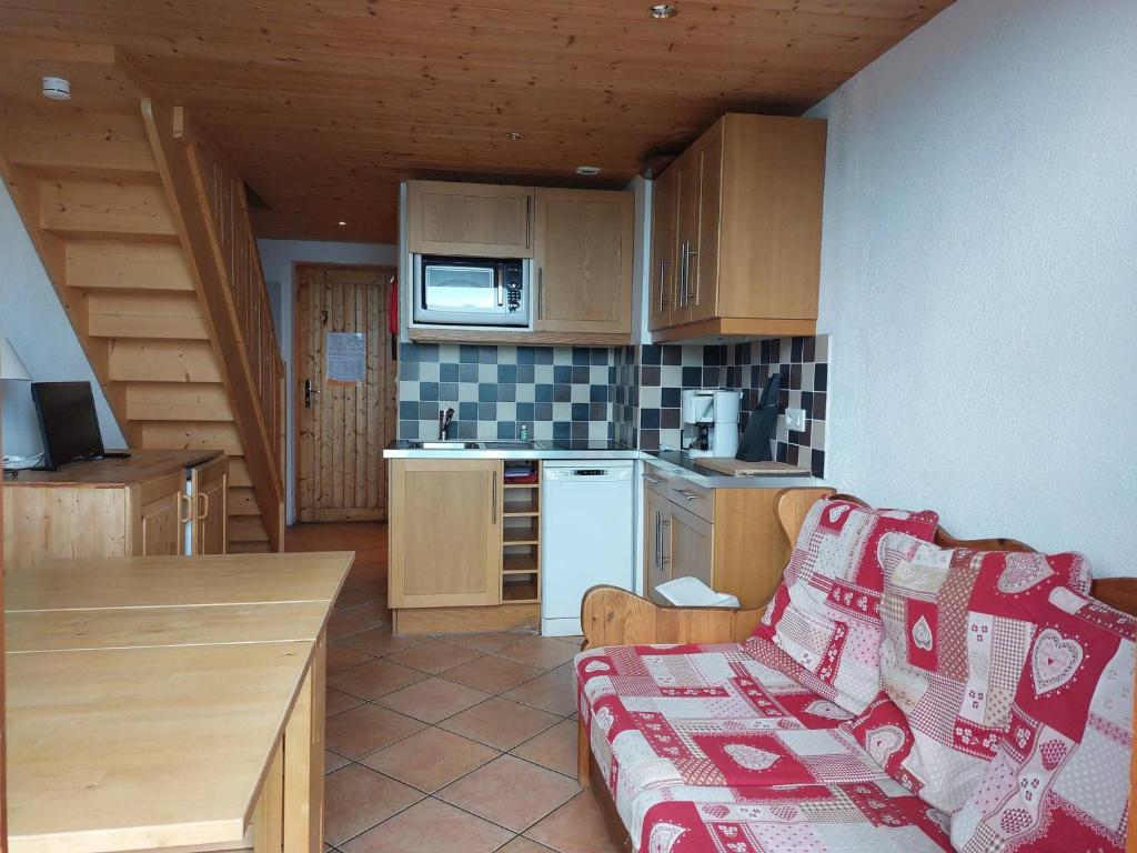 a small kitchen with a couch in a room at Appartement Les Arcs 1800, 3 pièces, 4 personnes - FR-1-411-479 in Arc 1800