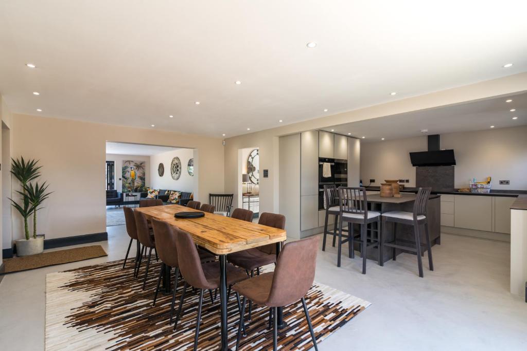 a kitchen and living room with a wooden table and chairs at Scenic, Getaway Lux House in Countryside Village in Beccles