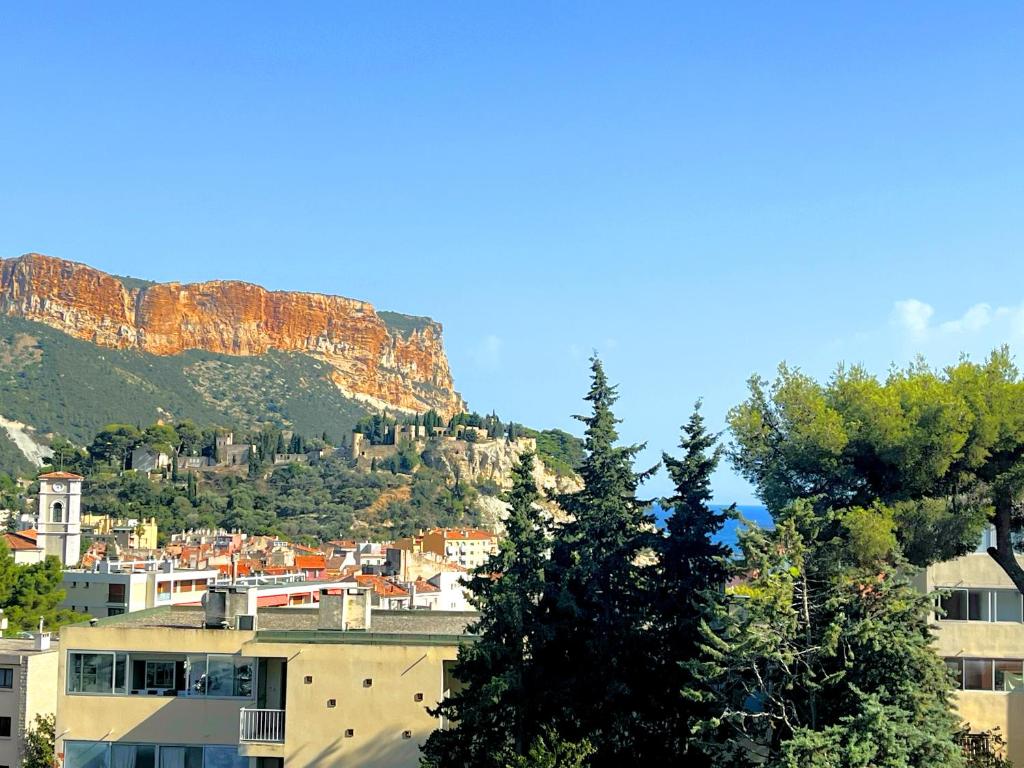 a view of a city with a mountain in the background at La Cigale du Port in Cassis